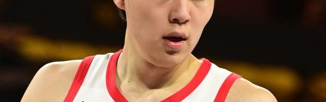 半岛体育下载-关键2+1杀死比赛！杨瀚森轰18+7完美收官